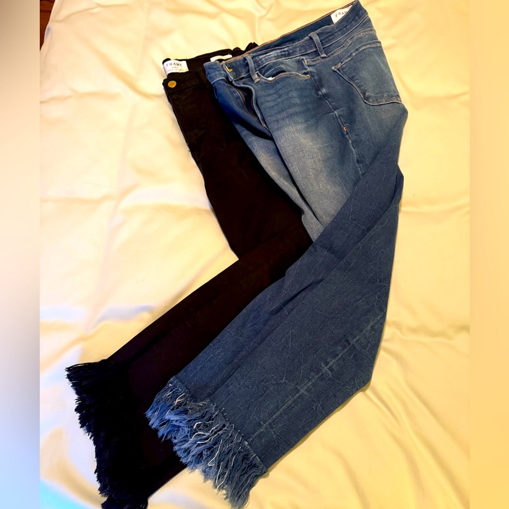 Frame denim drop. Stylish Blue and Black Frayed Hem Jeans. Size 32.